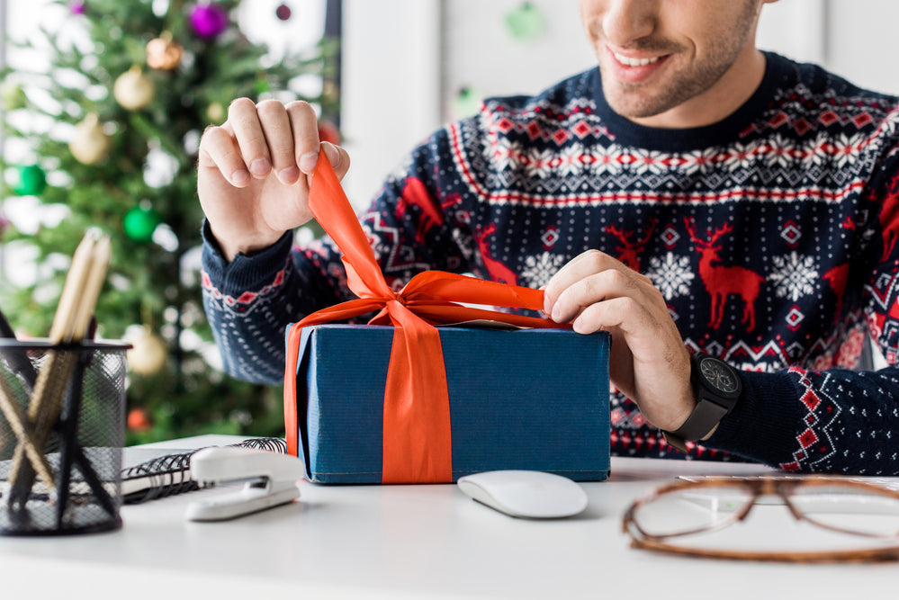 CE-hO-ho-ho! 6 Meaningful Christmas Gifts CEOs Can Give to Employees - CEO  Monthly